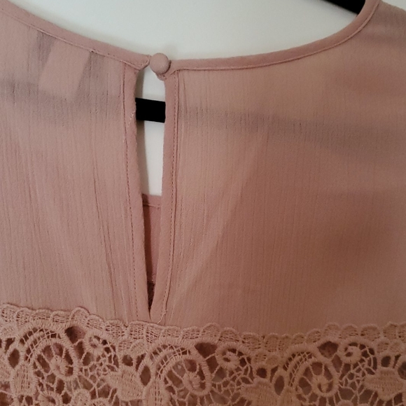 Torrid size 1 blush guaze top - Picture 3 of 7